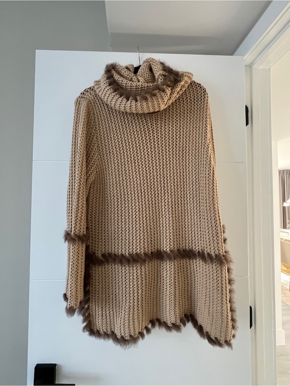 ESCADA 2-Piece Cashmere Silk Sweater Tunic & Cowl Scarf Fur Trim Size 42